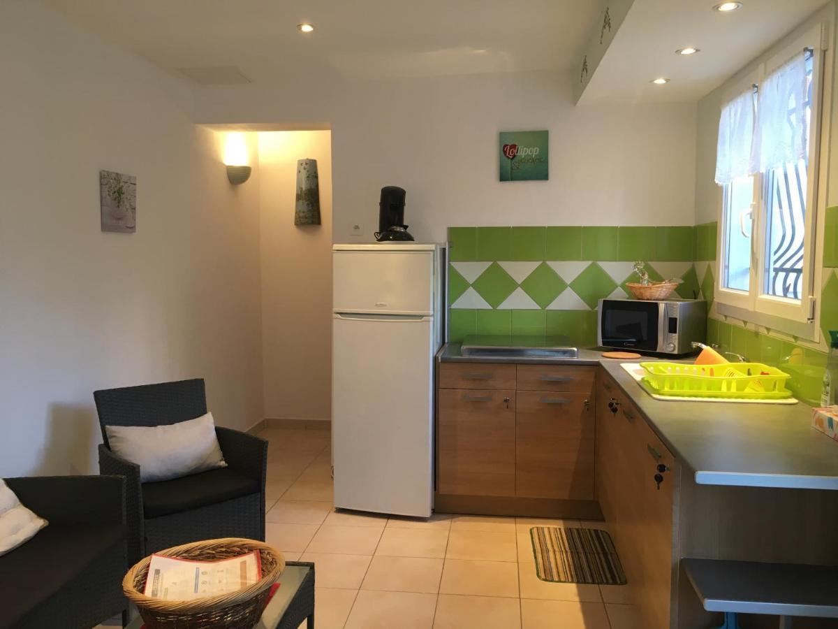Les Chenes Chez Jo Et Aime Bed & Breakfast Régusse Dış mekan fotoğraf