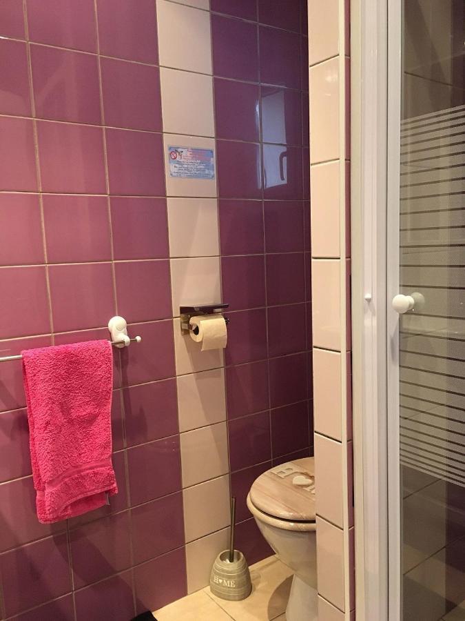 Les Chenes Chez Jo Et Aime Bed & Breakfast Régusse Dış mekan fotoğraf